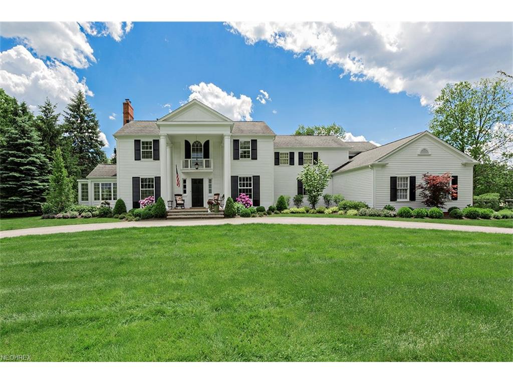 60 Farmcote Dr, Moreland Hills, OH 44022