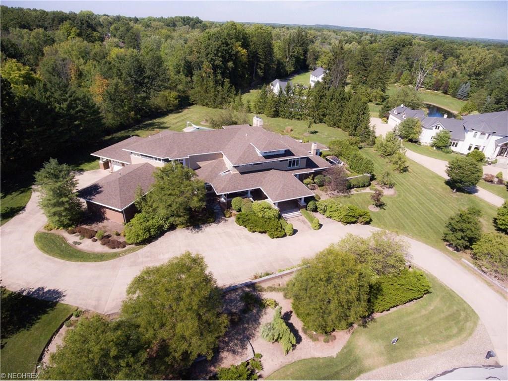 40 Brandon Ct, Moreland Hills, OH 44022