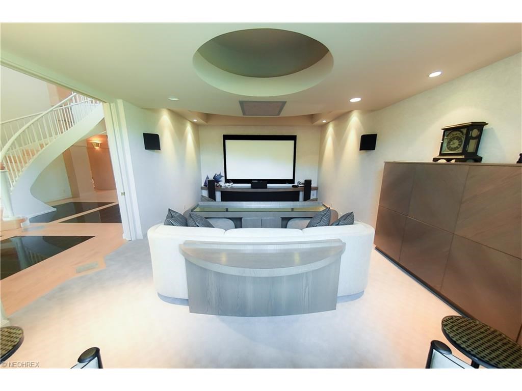 40 Brandon Ct, Moreland Hills, OH 44022