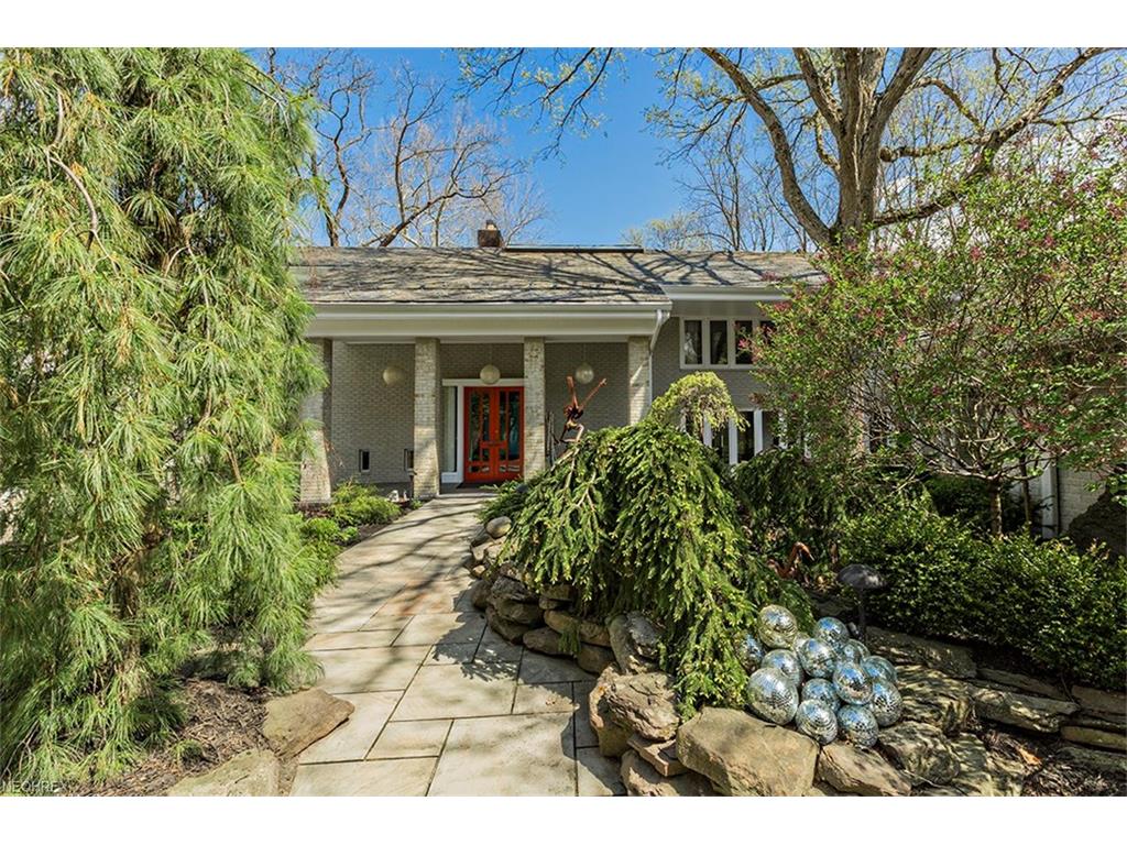 3305 Roundwood Rd, Hunting Valley, OH 44022