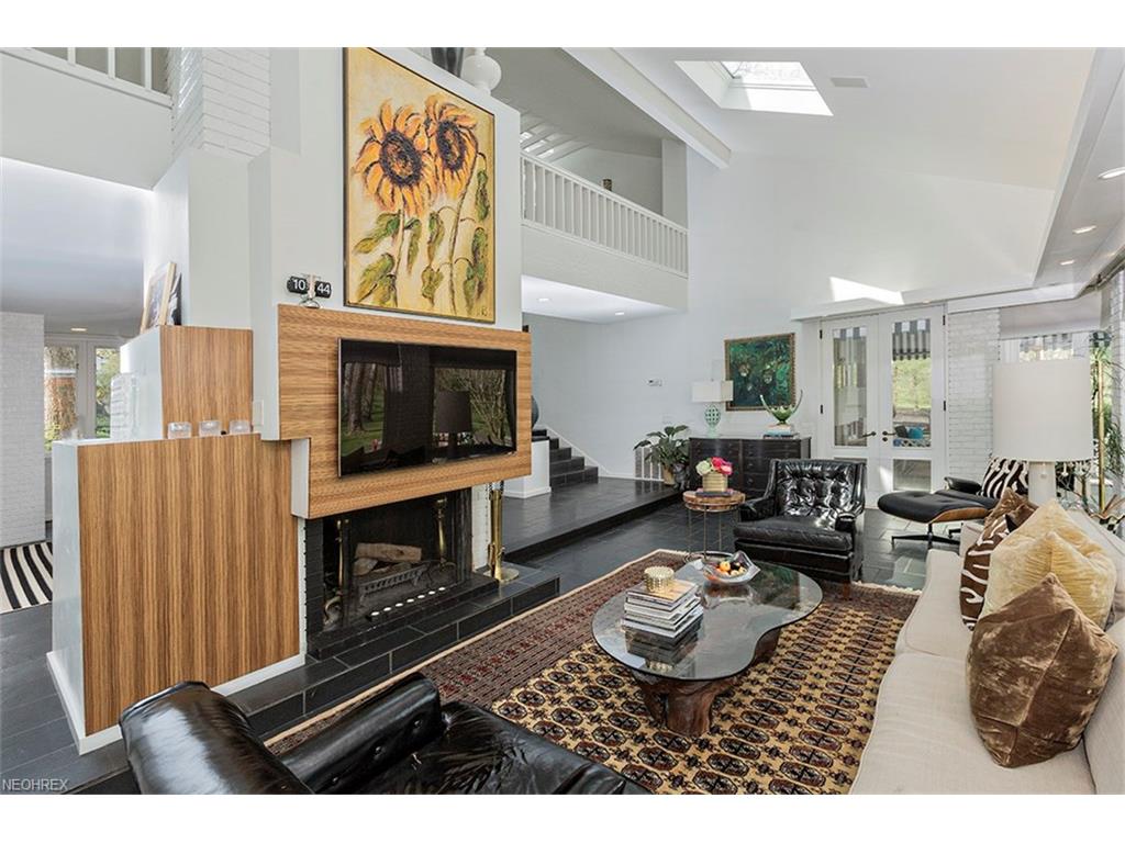 3305 Roundwood Rd, Hunting Valley, OH 44022