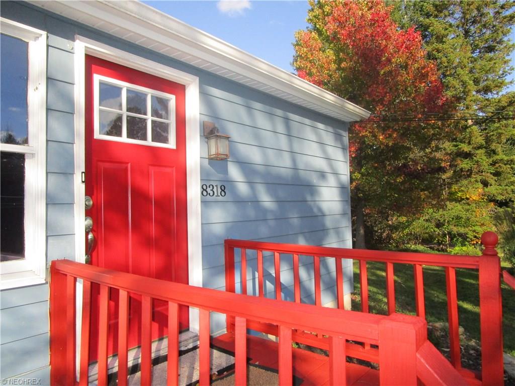 8318 Bainbridge Rd, Chagrin Falls, OH 44023