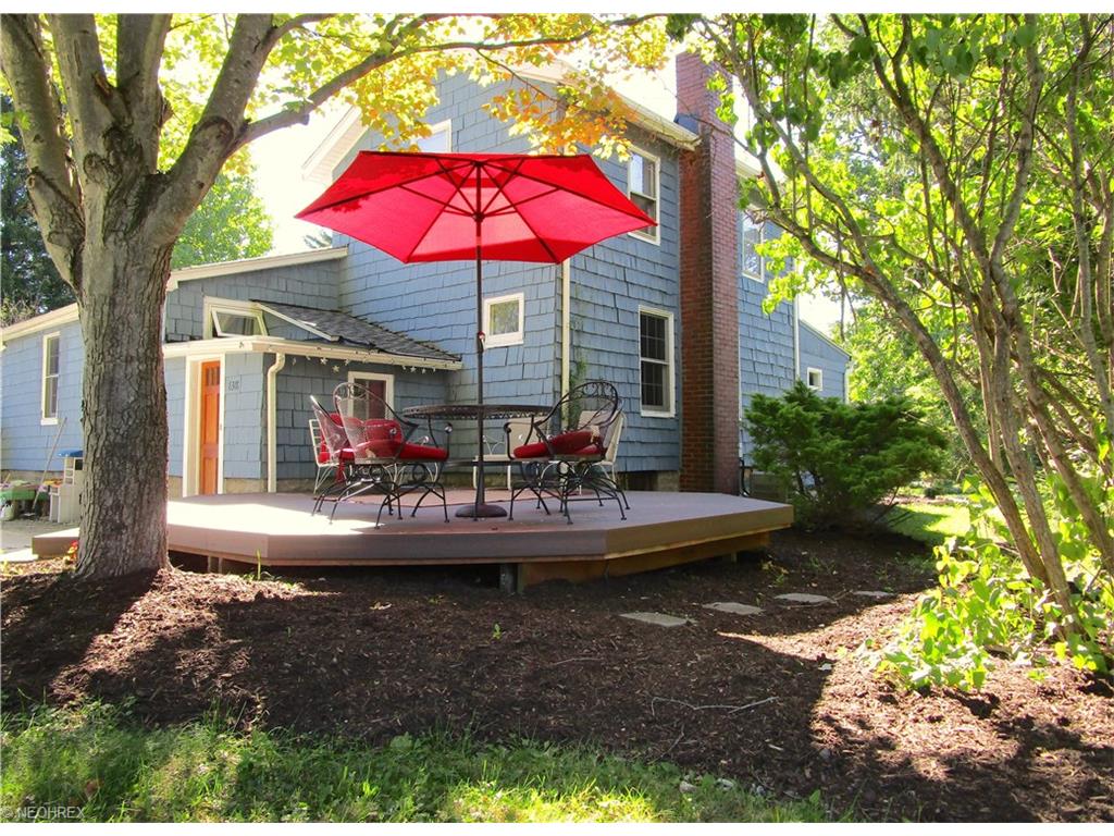 8318 Bainbridge Rd, Chagrin Falls, OH 44023