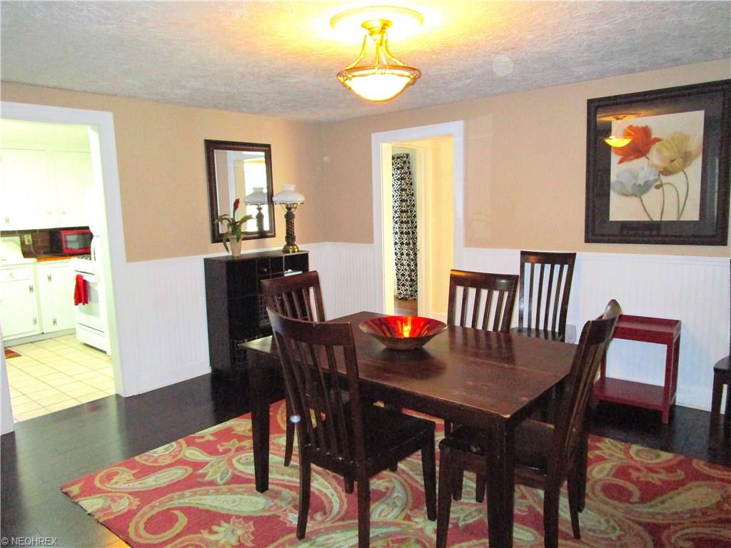 8318 Bainbridge Rd, Chagrin Falls, OH 44023