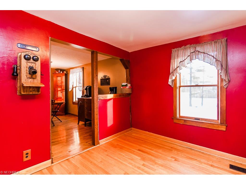 9750 Auburn Rd, Chardon, OH 44024