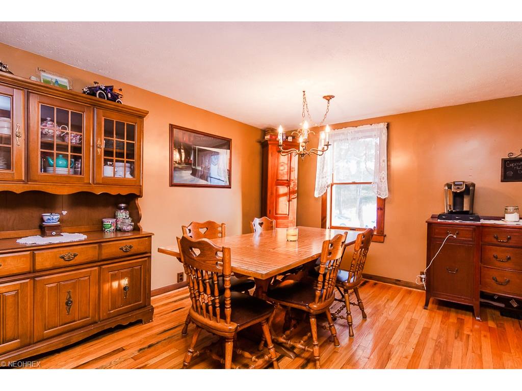 9750 Auburn Rd, Chardon, OH 44024