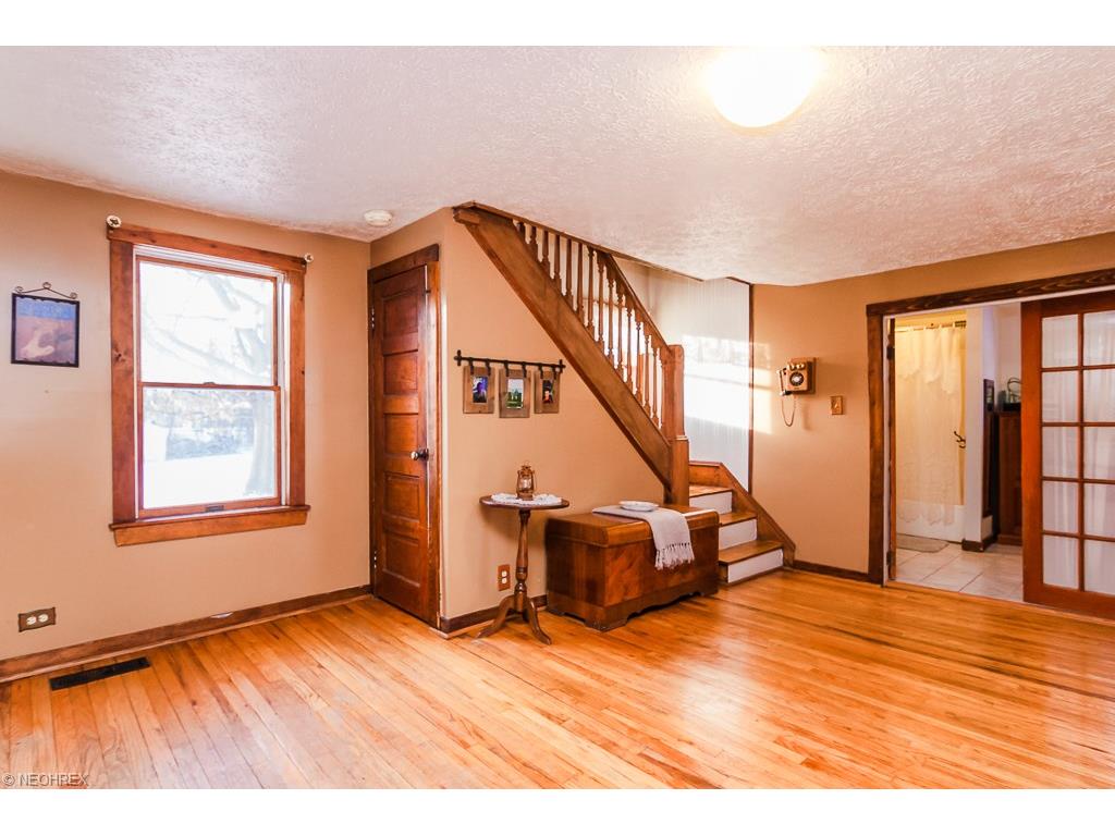 9750 Auburn Rd, Chardon, OH 44024