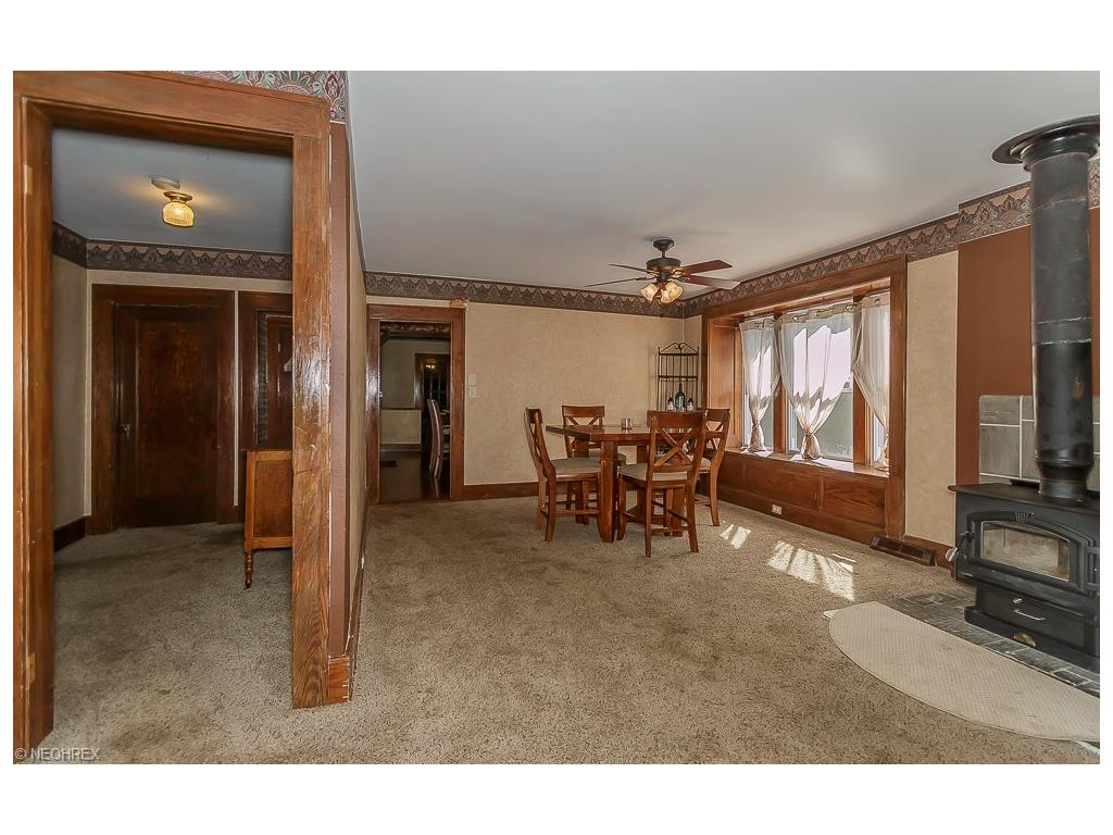 114 Moffet Ave, Chardon, OH 44024