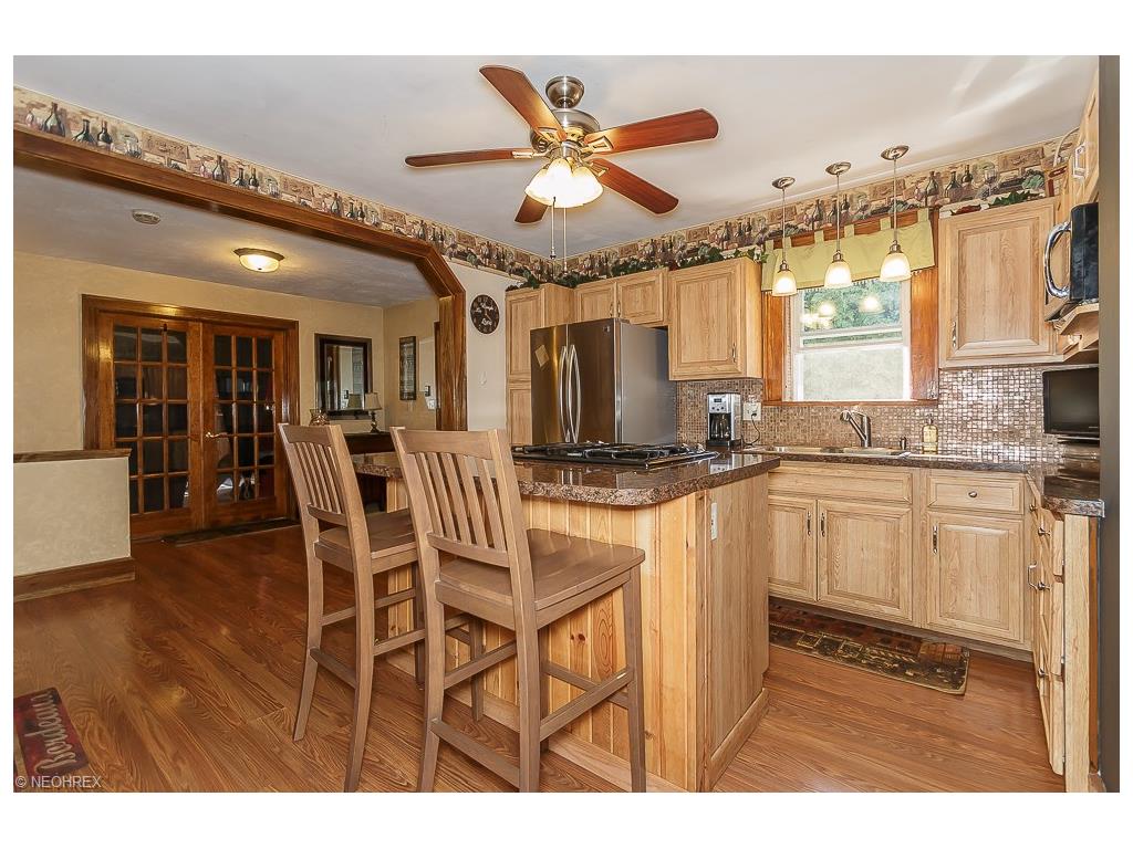 114 Moffet Ave, Chardon, OH 44024
