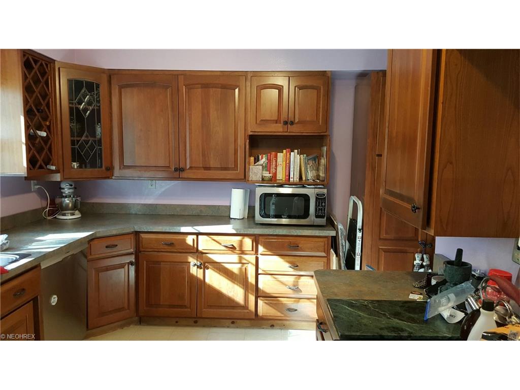 10402 Mayfield Rd, Chesterland, OH 44026