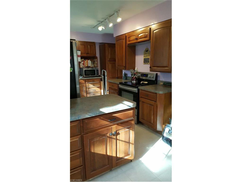 10402 Mayfield Rd, Chesterland, OH 44026