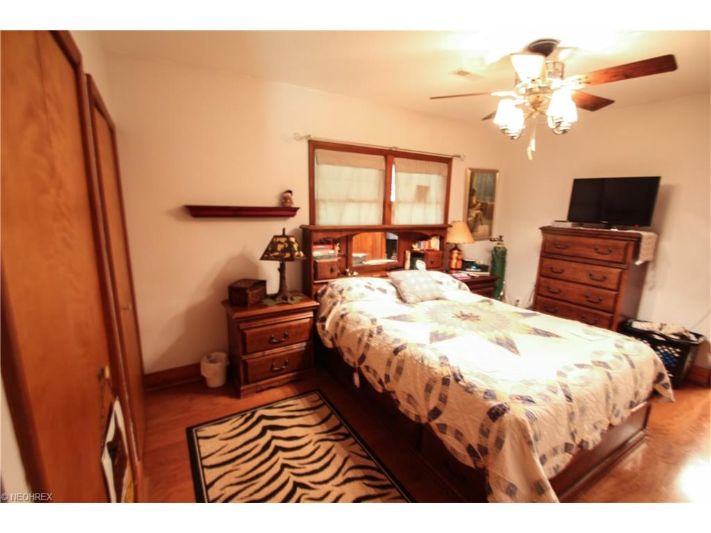 10402 Mayfield Rd, Chesterland, OH 44026