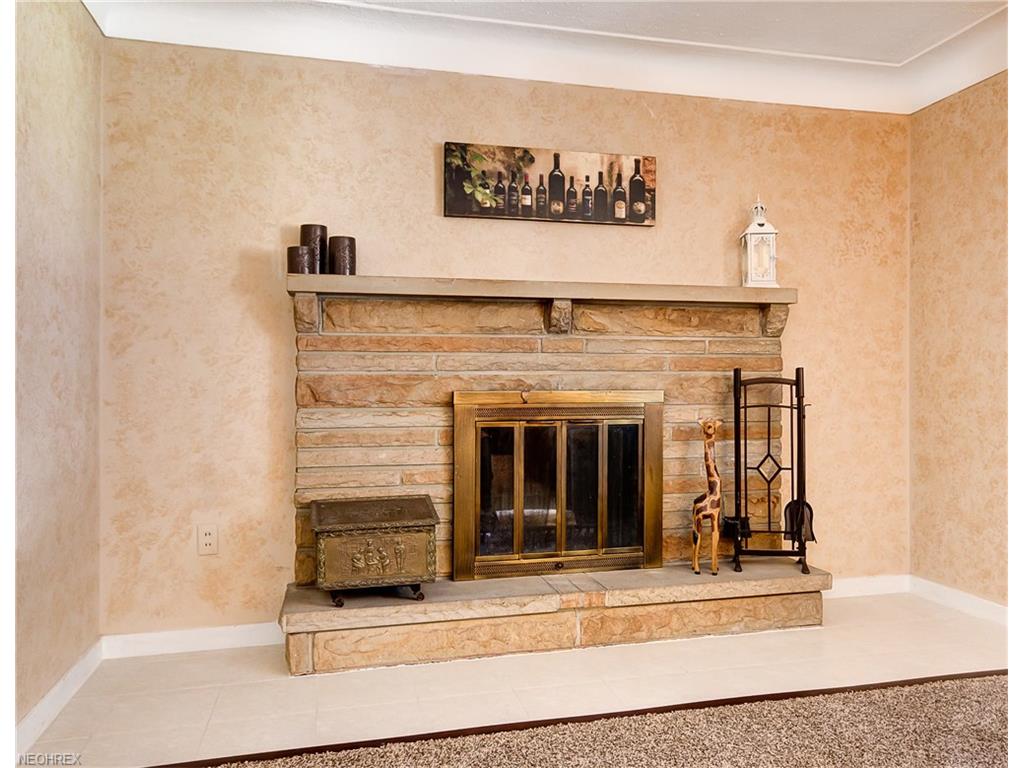 12792 Sperry Rd, Chesterland, OH 44026