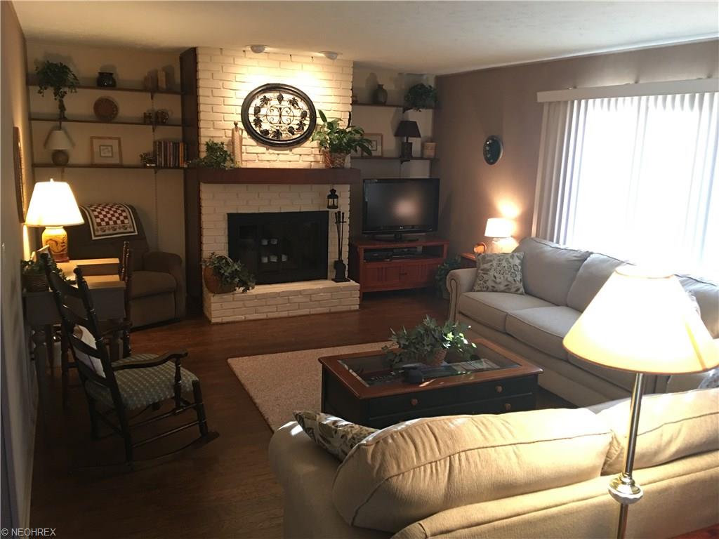 5847 Hickory Trl, North Ridgeville, OH 44039