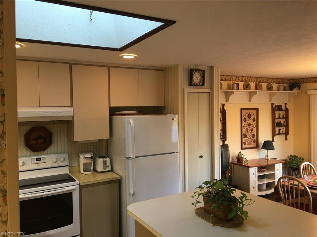 5847 Hickory Trl, North Ridgeville, OH 44039