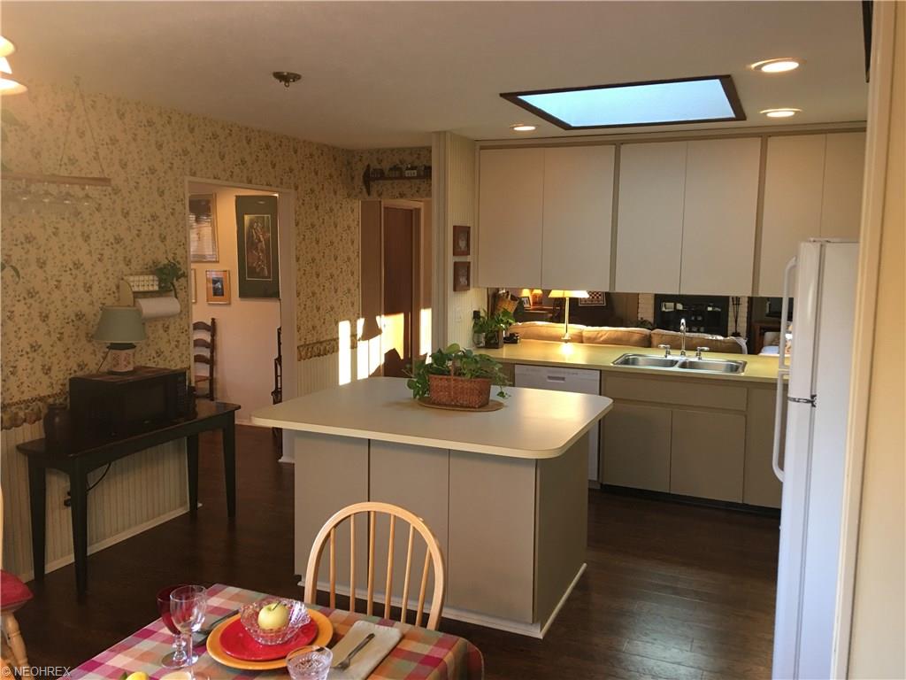 5847 Hickory Trl, North Ridgeville, OH 44039