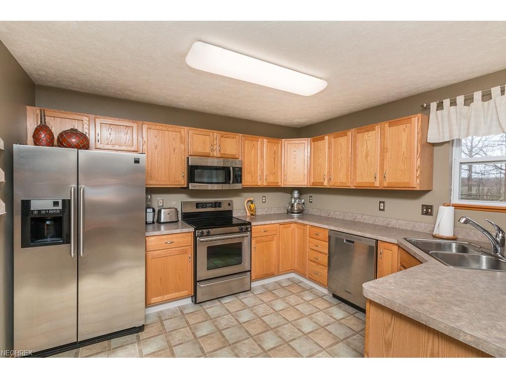 5562 Ridgeview Blvd, North Ridgeville, OH 44039