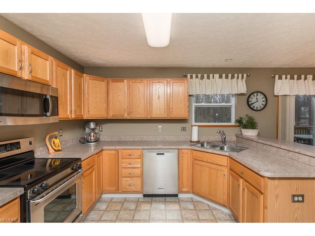 5562 Ridgeview Blvd, North Ridgeville, OH 44039