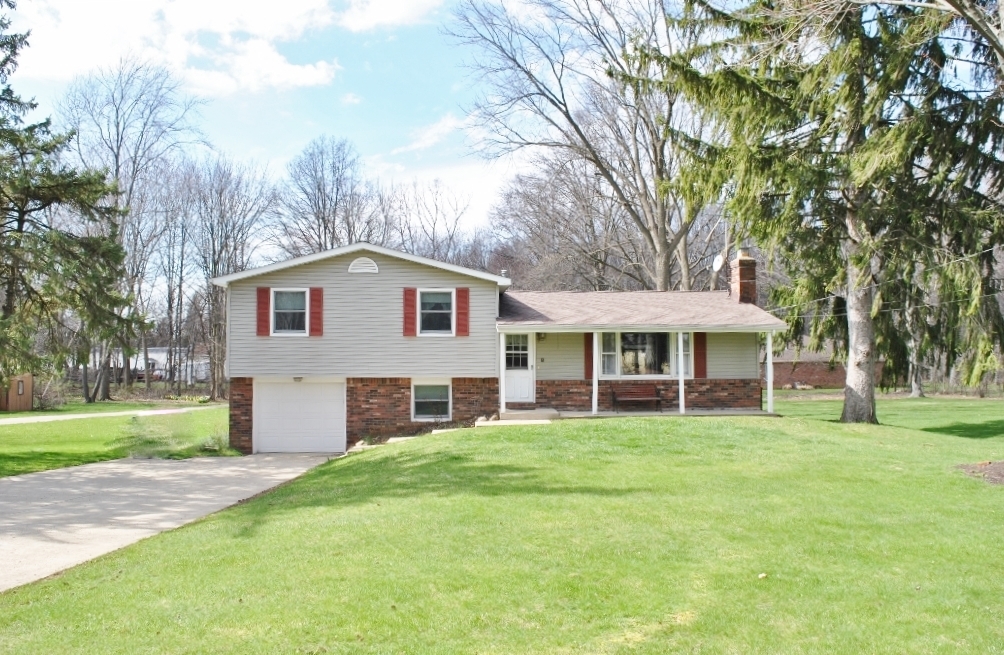 32588 Chestnut Ridge Rd., North Ridgeville, OH 44039