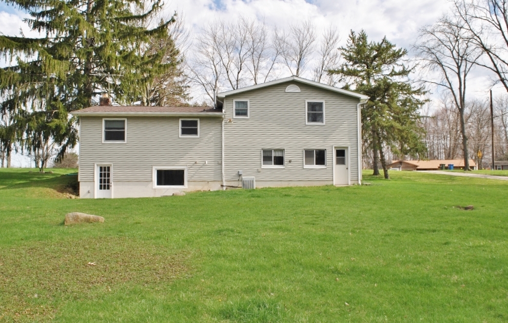 32588 Chestnut Ridge Rd., North Ridgeville, OH 44039