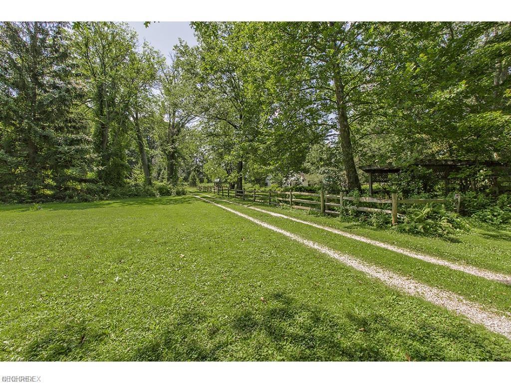 1249 Chagrin River Rd, Gates Mills, OH 44040
