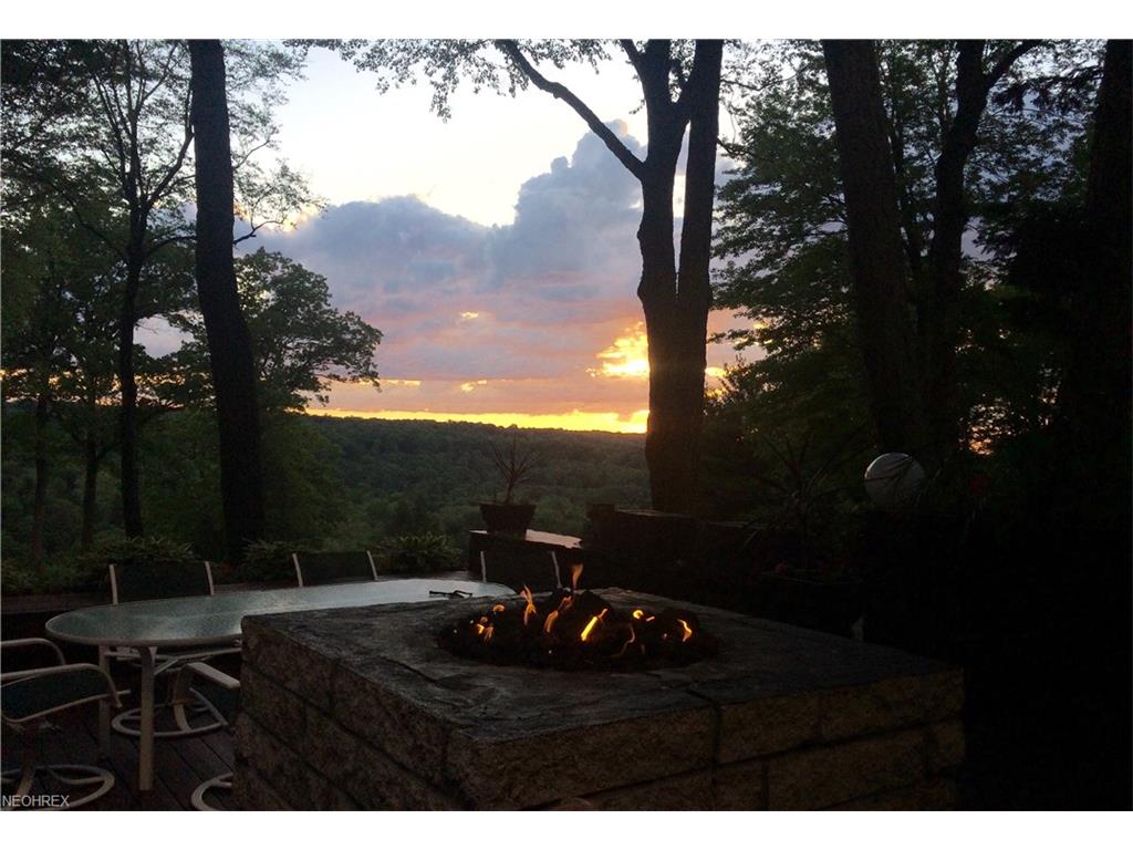 1810 County Line Rd, Gates Mills, OH 44040