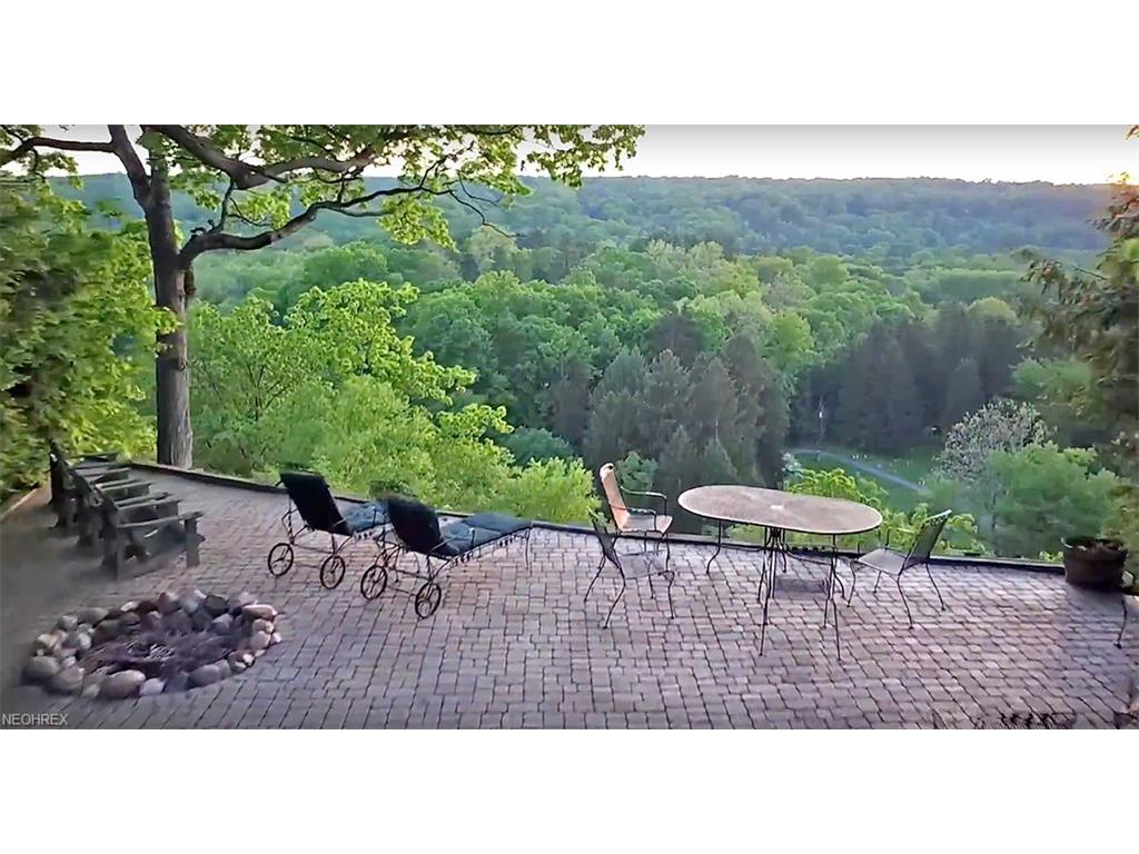 1810 County Line Rd, Gates Mills, OH 44040