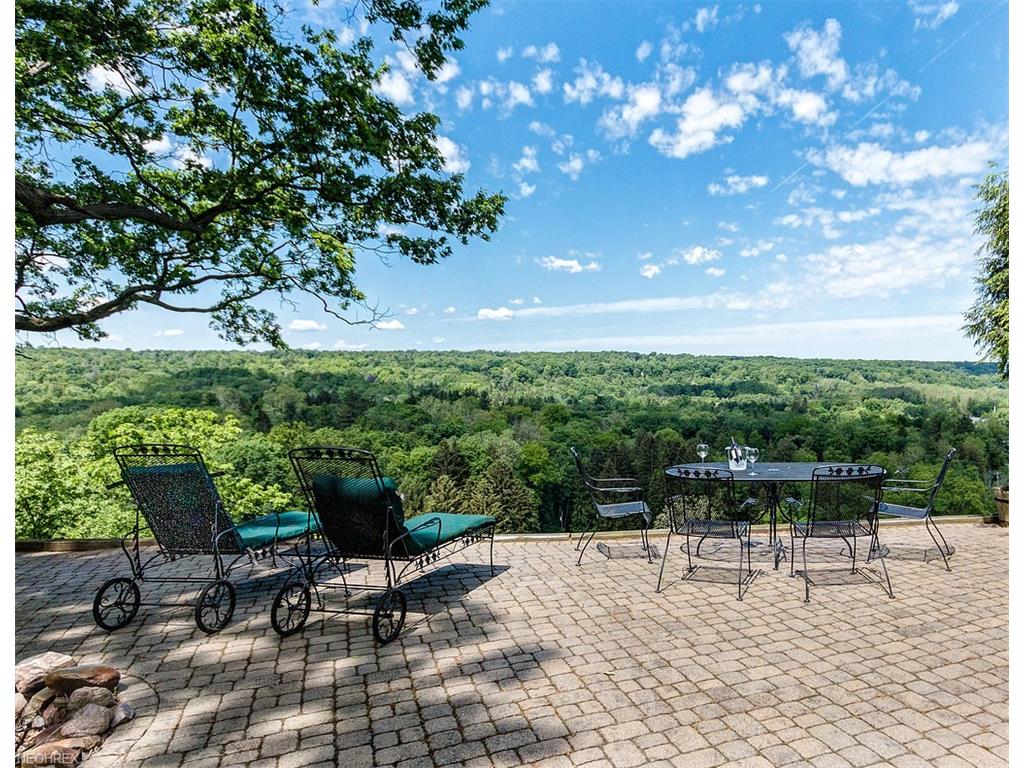 1810 County Line Rd, Gates Mills, OH 44040