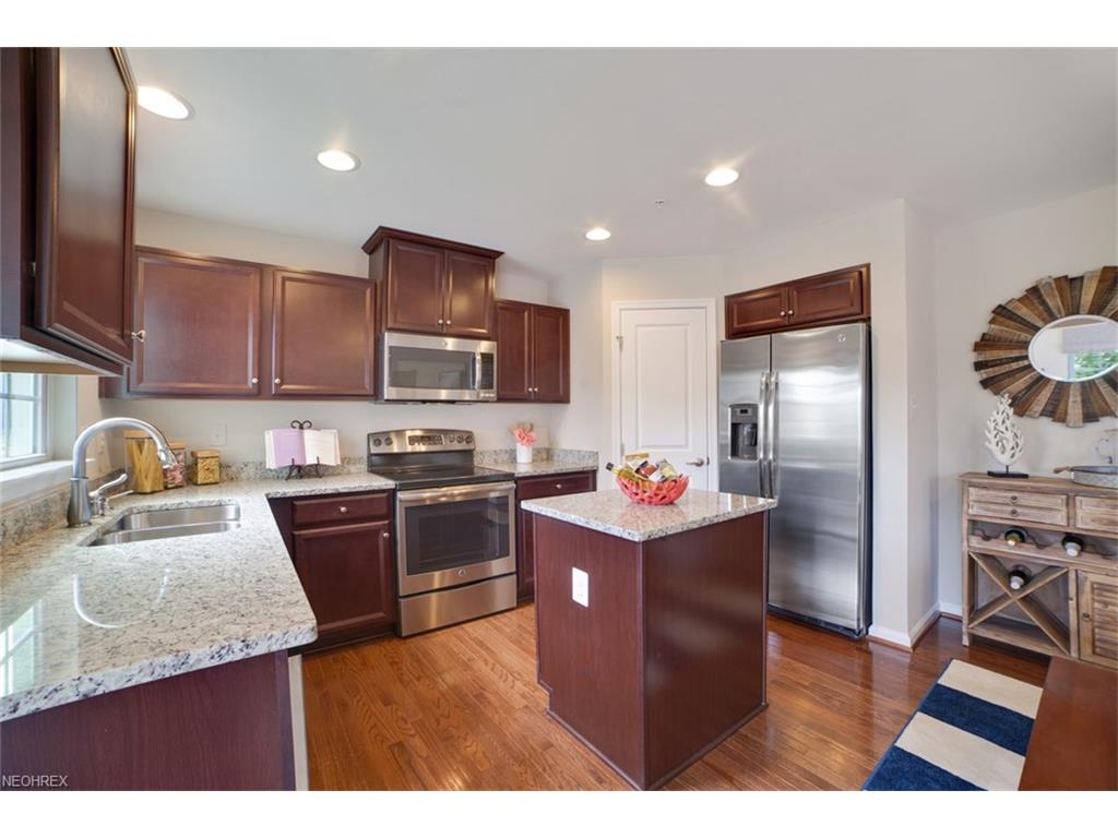 824 Buckingham Dr, Lagrange, OH 44050