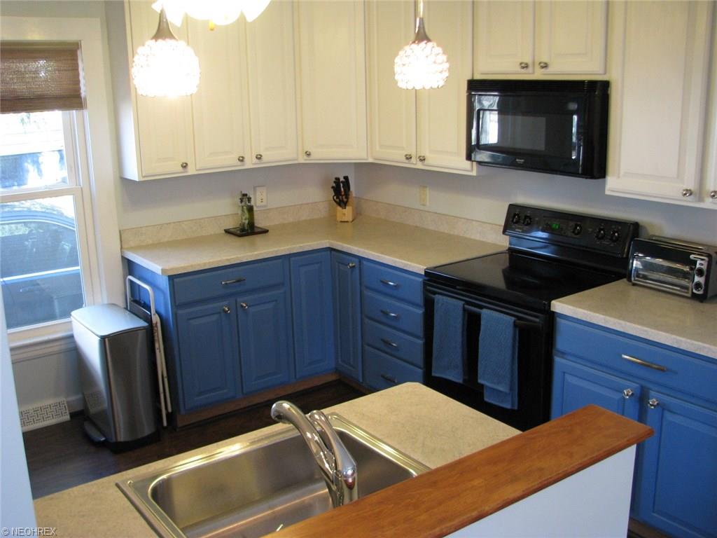 8449 Park Ave, Macedonia, OH 44056