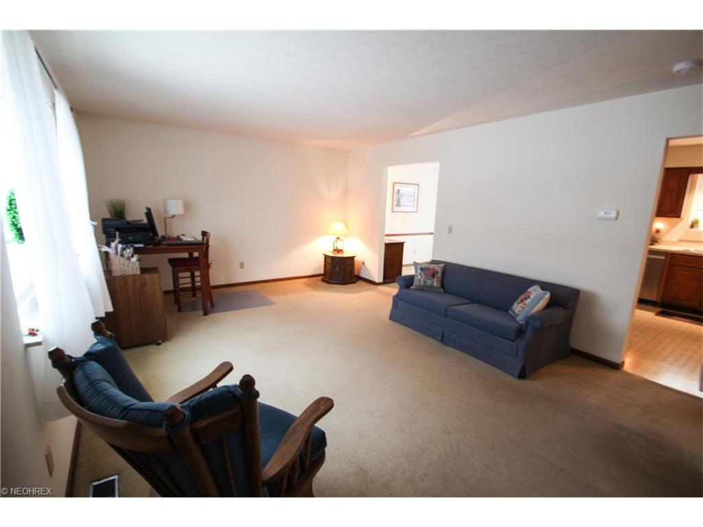 7733 Tea Rose Dr, Mentor, OH 44060