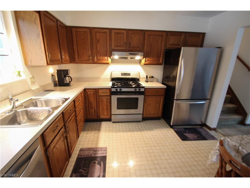 7733 Tea Rose Dr, Mentor, OH 44060