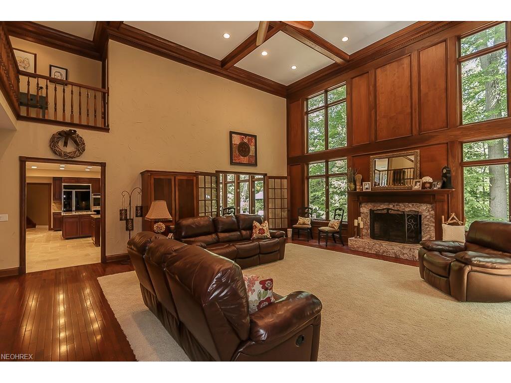 8655 Whitetail Run Ln, Kirtland Hills, OH 44060