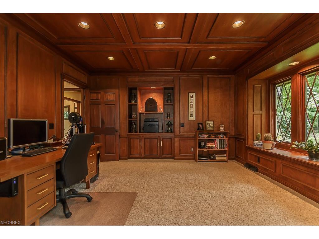 8655 Whitetail Run Ln, Kirtland Hills, OH 44060