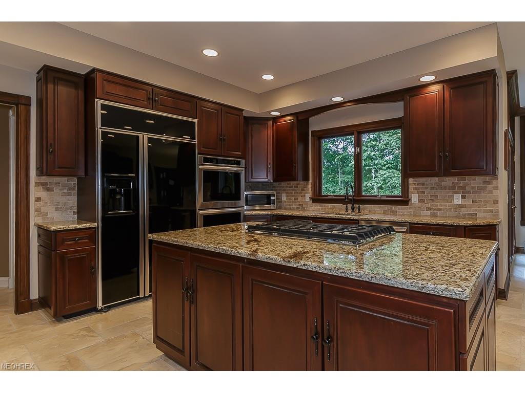 8655 Whitetail Run Ln, Kirtland Hills, OH 44060
