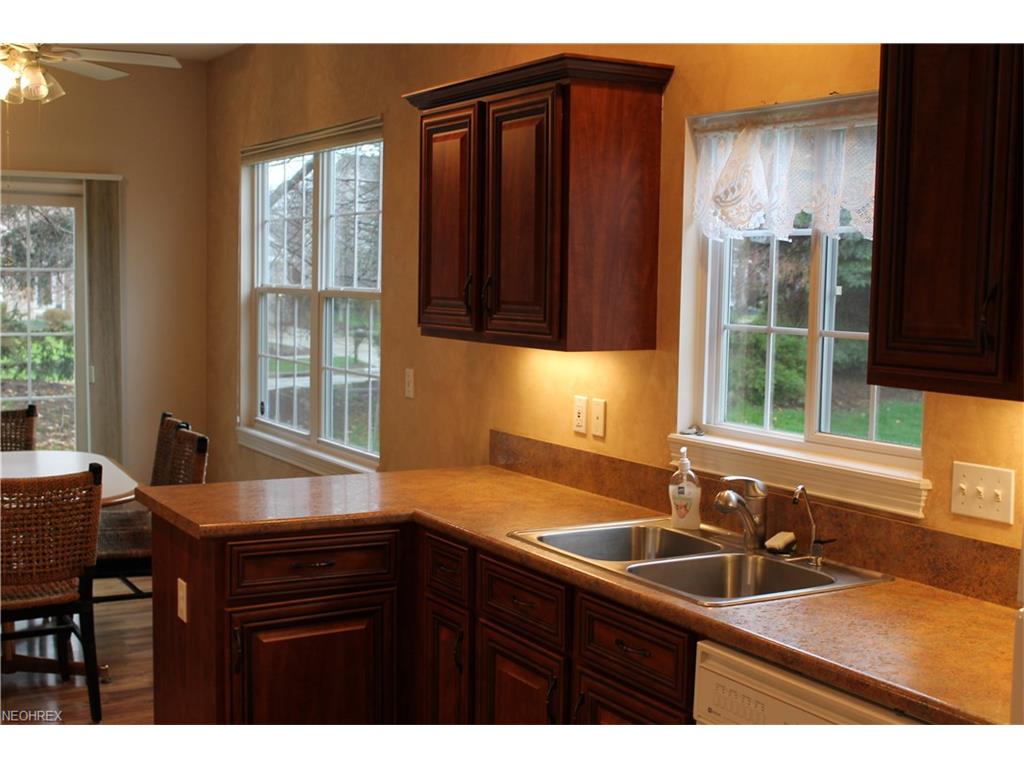 441 Woodside Dr, Northfield, OH 44067