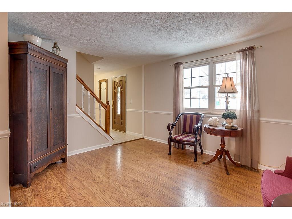 6404 Ledge Lake Ct, Concord, OH 44077