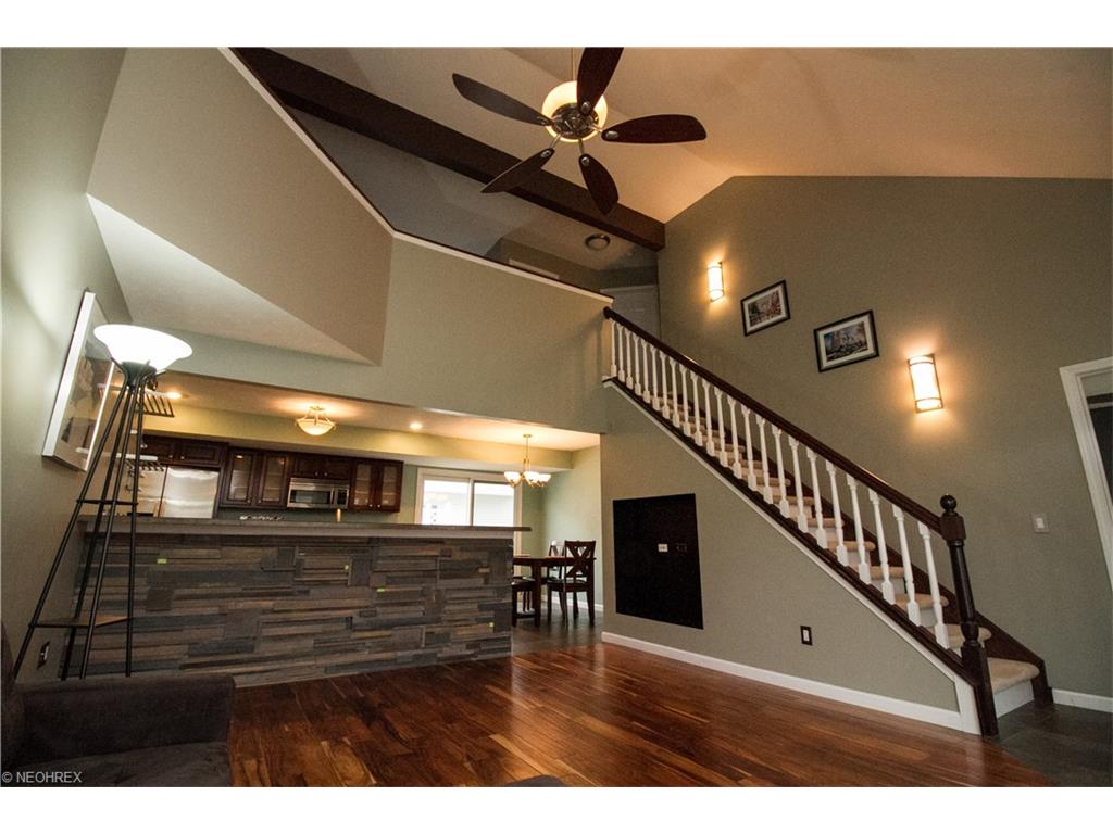 1230 Quartz Ct, Willoughby, OH 44094