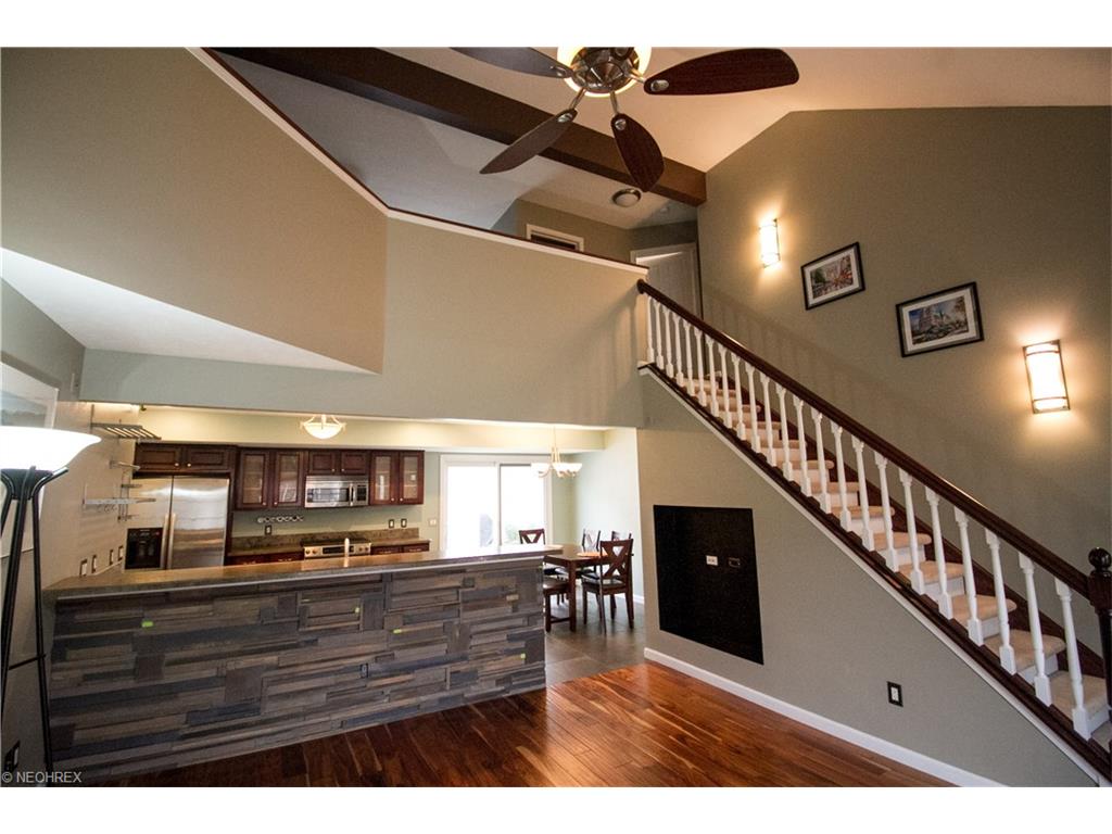 1230 Quartz Ct, Willoughby, OH 44094
