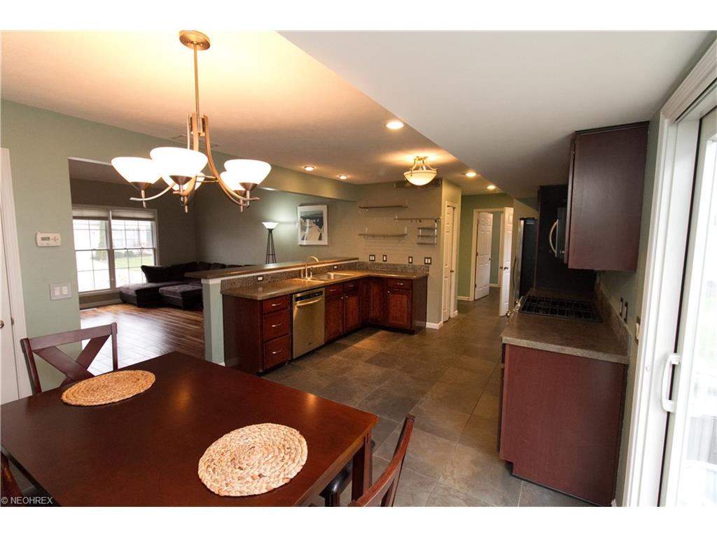 1230 Quartz Ct, Willoughby, OH 44094