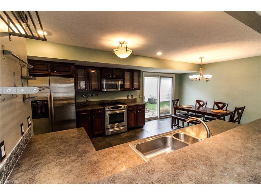 1230 Quartz Ct, Willoughby, OH 44094