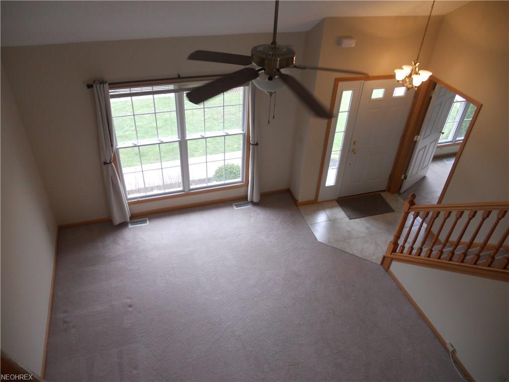 1221 Stonebridge Dr, Willoughby, OH 44094