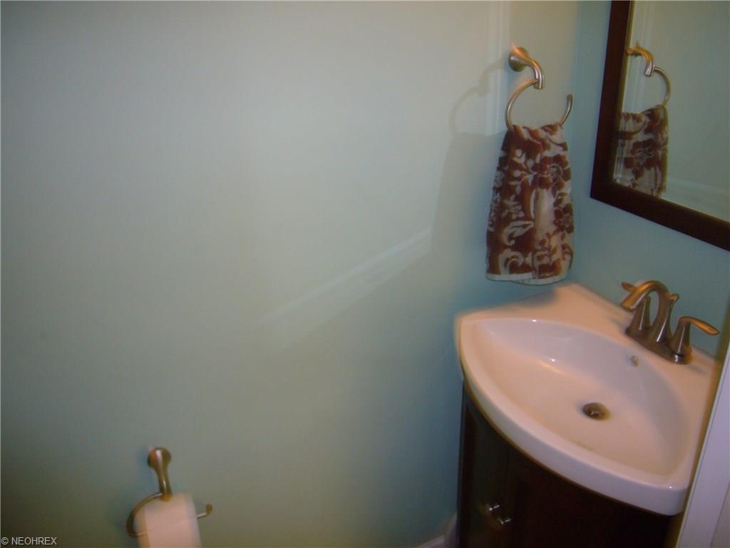 38783 Congressional Ln, Willoughby, OH 44094