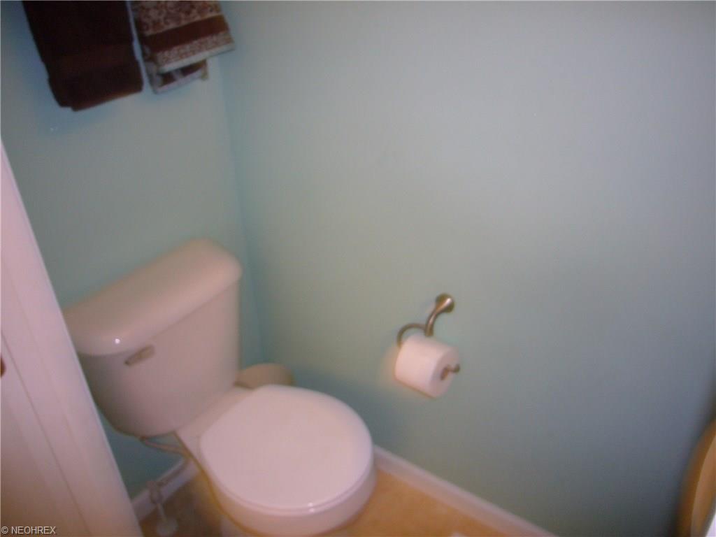 38783 Congressional Ln, Willoughby, OH 44094