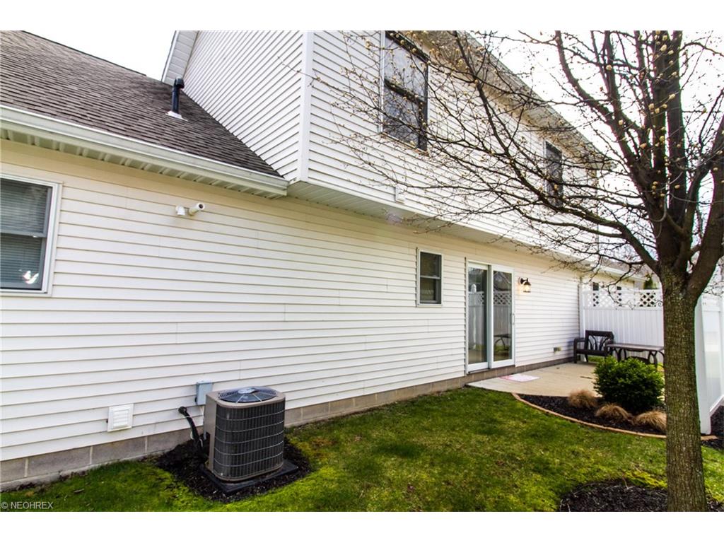 1244 Pebble Ct, Willoughby, OH 44094