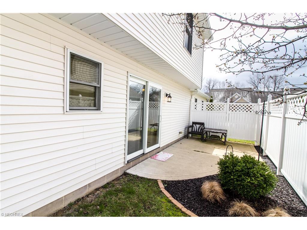1244 Pebble Ct, Willoughby, OH 44094