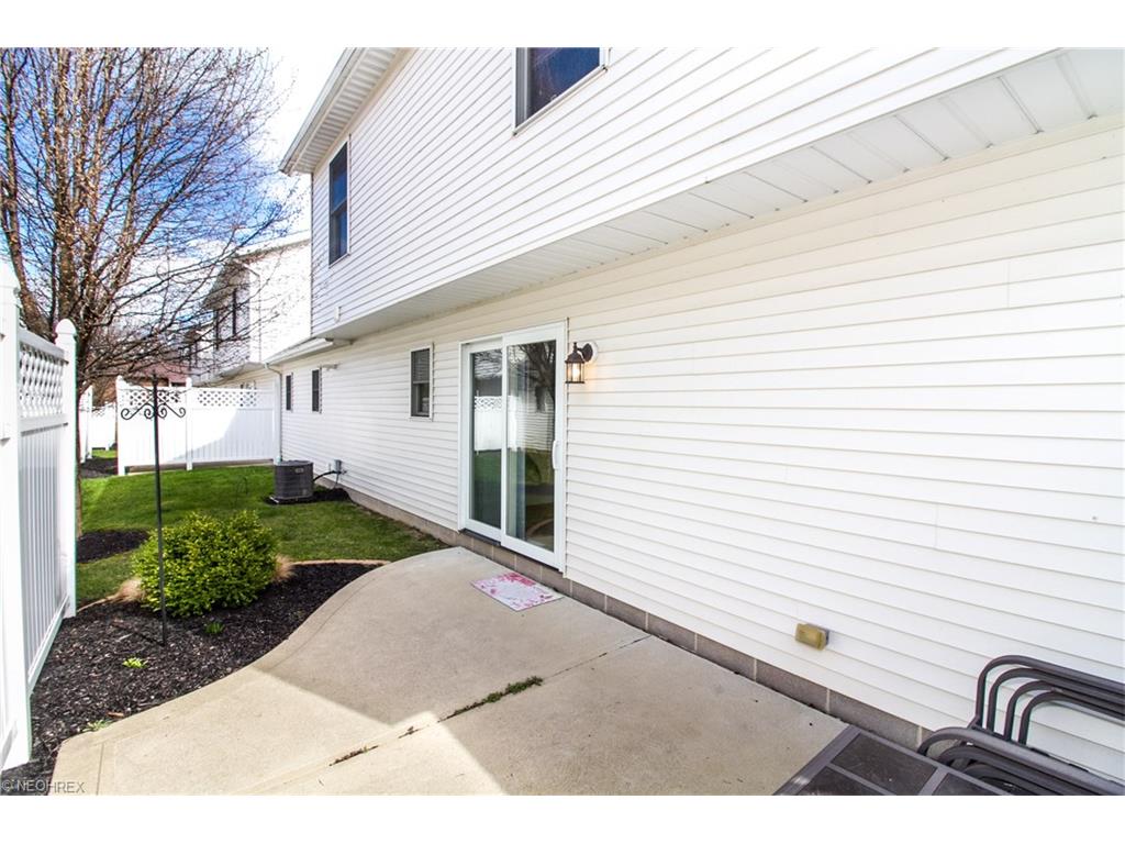 1244 Pebble Ct, Willoughby, OH 44094