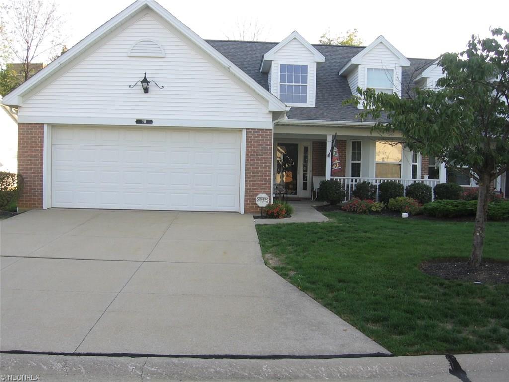 211 Heather Ln, Eastlake, OH 44095