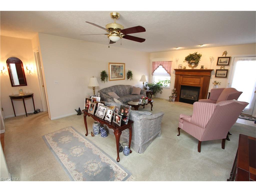 36585 Garretts Cove Dr, Eastlake, OH 44095