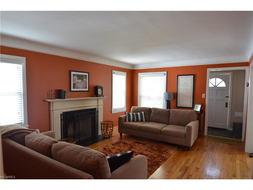 1294 Giel Ave, Lakewood, OH 44107